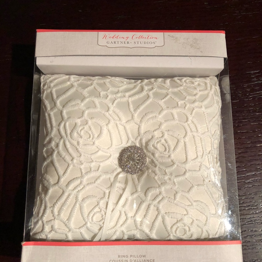 GARTNER STUDIOS RING PILLOW